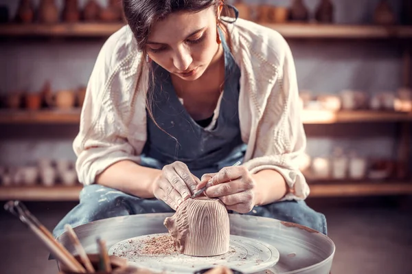 Master-ceramist creates a clay pot on a potters wheel. Hands of potter close up. Ancient craft and pottery handmade work — Stock Photo, Image