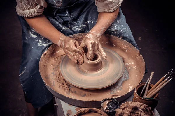 Ceramist master is working on pottery wheel. Artisan production. Close-up. — Stock Photo, Image