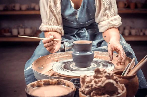 Pottery girl is working on pottery wheel. Folk handicraft. Close-up. — Stock Photo, Image