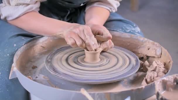 Young female potter working on a potters wheel — Stock Video