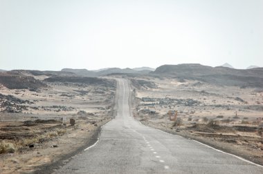 Dağlarda boş bir yol