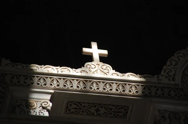 Cross on the top of the building — Stock Photo, Image