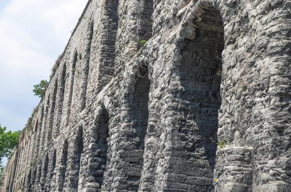 Aqueduct of Valens in Istanbul — Stock Photo, Image