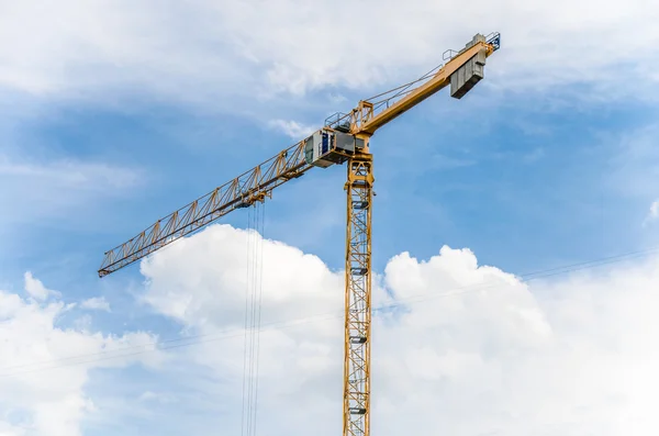 Construction crane and  sky — Stock Photo, Image