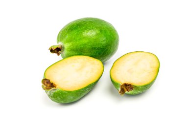 feijoa meyve, üzerinde beyaz izole