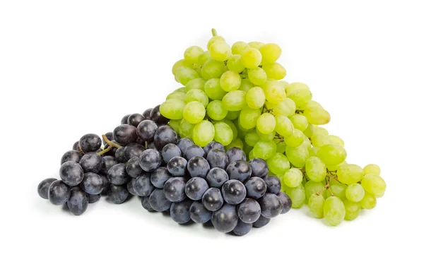 Czarno -zielony-dojrzałe winogrona. na białym tle na biały backgropund. — Zdjęcie stockowe