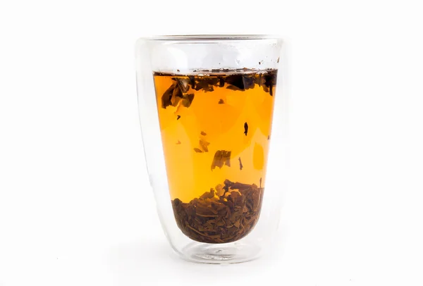 Чай в стеклянном стаканчике — стоковое фото
