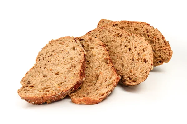 白い背景の上カット茶色のパンの部分を閉じる — ストック写真