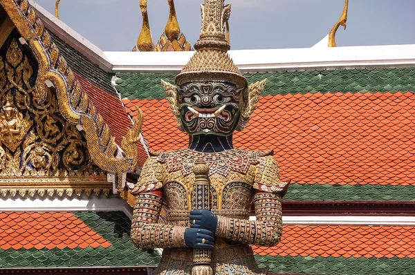 Demon Guardian i buddhistiska templet — Stockfoto