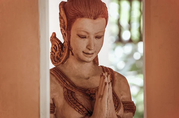 Sculpture of praying Asian woman — Stock Photo, Image