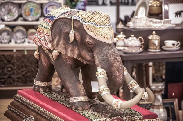 Elephant figurine in street market — Stock Photo, Image