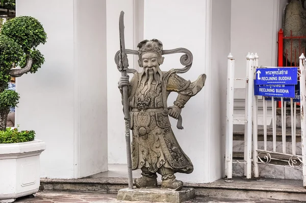 Chinese guardian statue — Stock Photo, Image