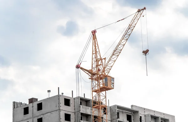 Crane and building construction — Stock Photo, Image
