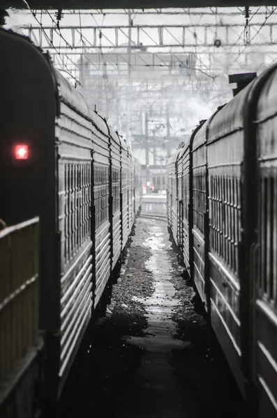 Vlaky na nádraží — Stock fotografie