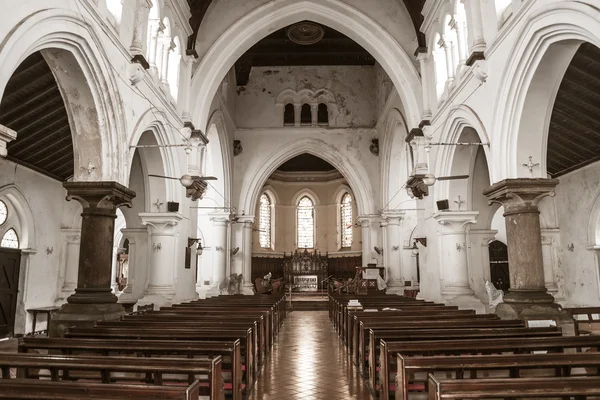 Iglesia católica en Negombo Sri Lanka indoor — Foto de Stock