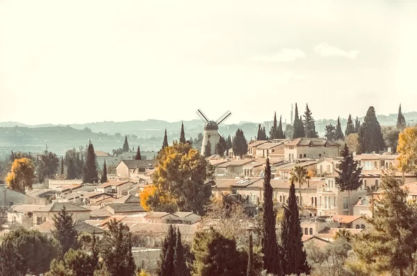 Visa över historiska stadsdelen yemin moshe från den gamla staden jerusalem, israel — Stockfoto