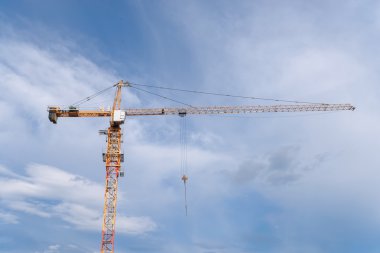 Yeni Bina İnşaatı. İnşaat vinçleri
