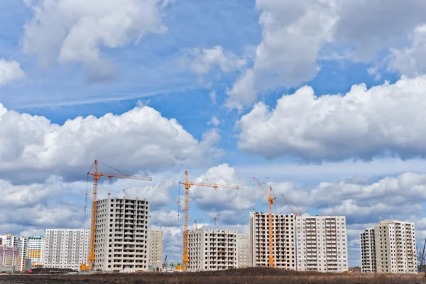 Construction site with cranes on sky background — Stock Photo, Image