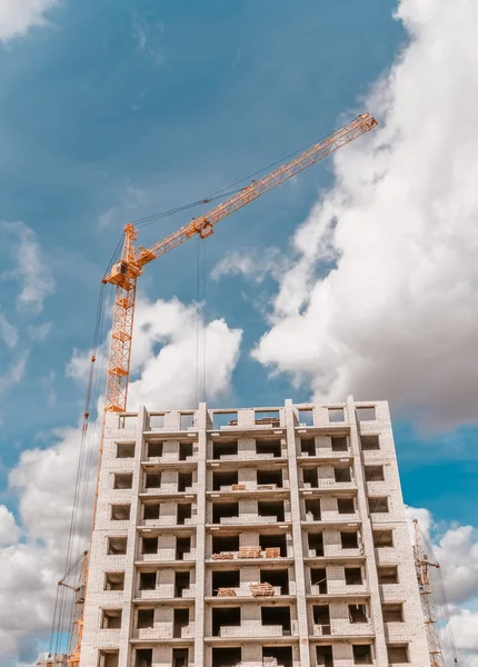 Crane and building site — Stock Photo, Image