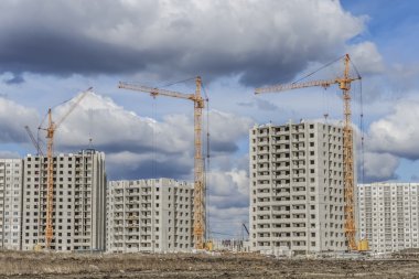 Yeni bina ve büyük vinç inşaatı