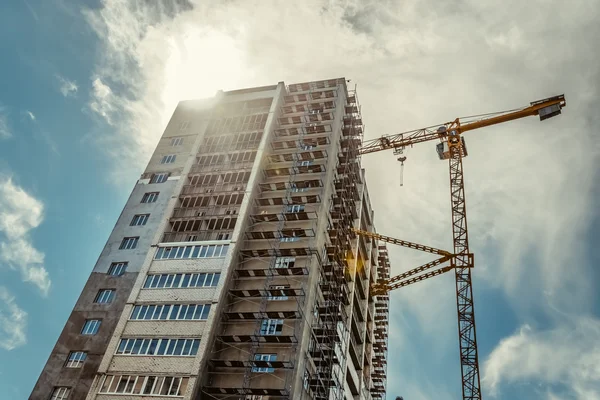 Construções e guindastes industriais — Fotografia de Stock