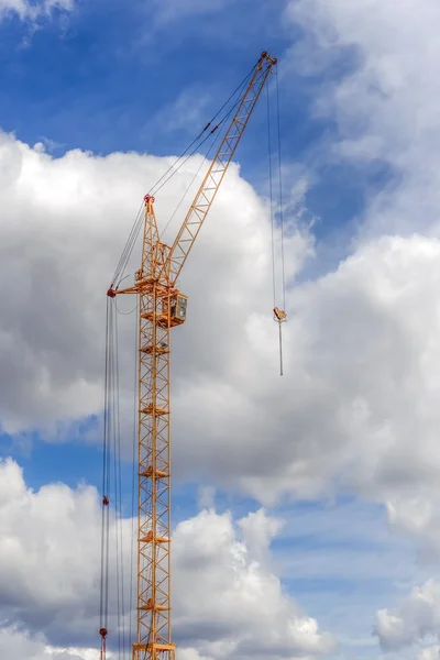 New residential building and tower cranes — Stock Photo, Image