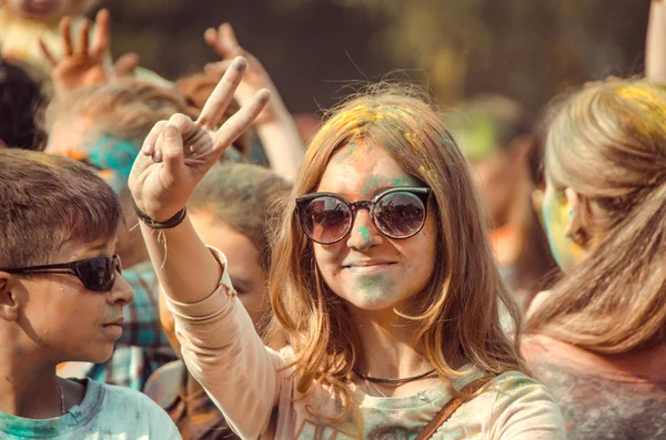 PENZA, RÚSSIA - SETEMBRO 6, 2015: Pessoas durante Holi festival de cores — Fotografia de Stock