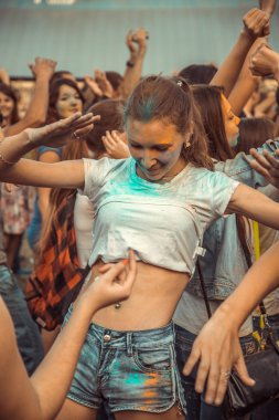 Penza, Rusya - 6 Eylül 2015: Festival Holi Rusya'da renklerin