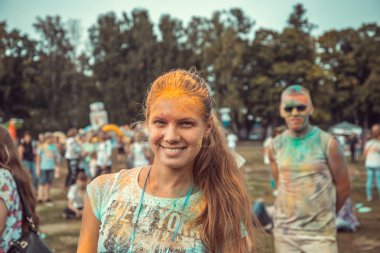 Penza, Rusya - 6 Eylül 2015: Festival Holi Rusya'da renklerin