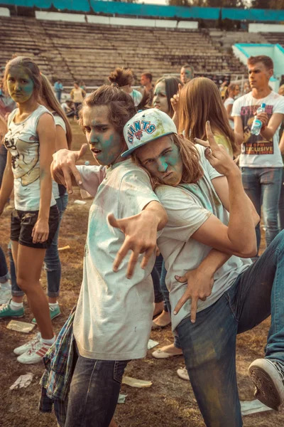 PENZA, RÚSSIA - SETEMBRO 6, 2015: Jovens celebram festival Holi — Fotografia de Stock