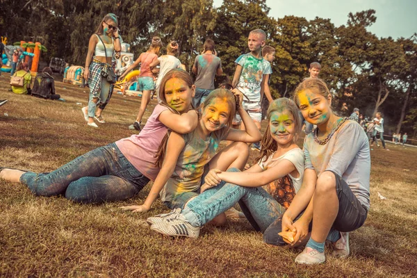 PENZA, RUSSIA - 6 SETTEMBRE 2015: Festa indiana delle pitture Holi — Foto Stock