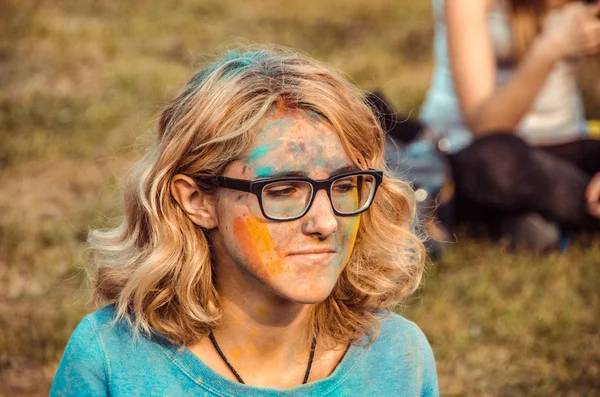 Penza, Rusya - 6 Eylül 2015: İnsanlar renkleri Holi festival sırasında — Stok fotoğraf