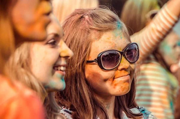 PENZA, RÚSSIA - SETEMBRO 6, 2015: As pessoas celebraram o Festival Holi de Cores — Fotografia de Stock