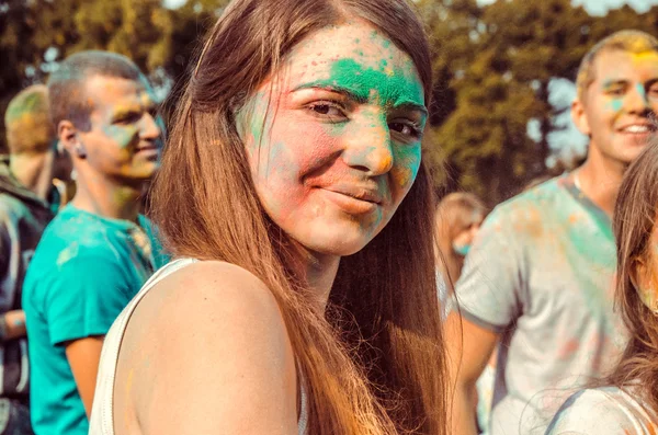 PENZA, RÚSSIA - 6 de setembro de 2015: Festival Indiano. As pessoas celebraram Holi festival de cores na Rússia — Fotografia de Stock