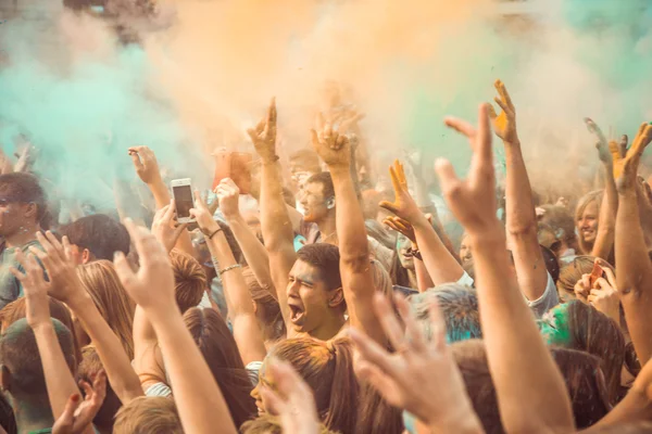 PENZA, RÚSSIA - SETEMBRO 6, 2015: Festival de cores Holi na Rússia — Fotografia de Stock