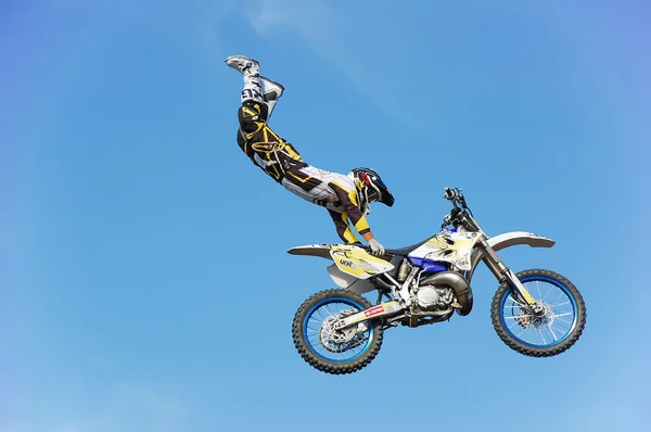 PENZA, RUSSIA - JUNE 18, 2011: FMX motoshow Night Of The Jumps — Stock Photo, Image