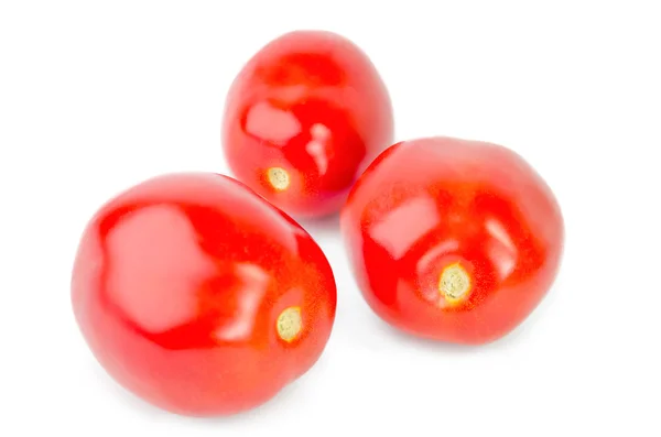 Sappige tomaten op een witte achtergrond — Stockfoto