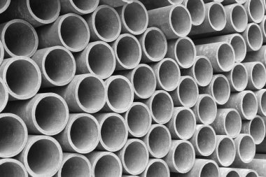 Asbest boru inşaat sitesinde