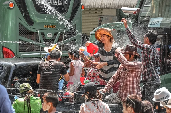 PATTAYA, THAILANDIA - 18 APRILE 2013: Festa dell'acqua di primavera - Songkran — Foto Stock