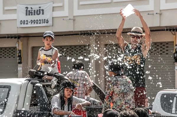 PATTAYA, THAILAND - APRIL 18, 2013: People throw water on new year's day in Thailand. — стокове фото