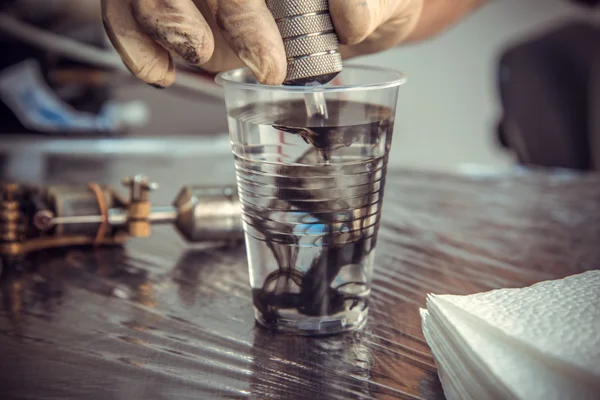 Showing processing of making a tattoo — Stock Photo, Image