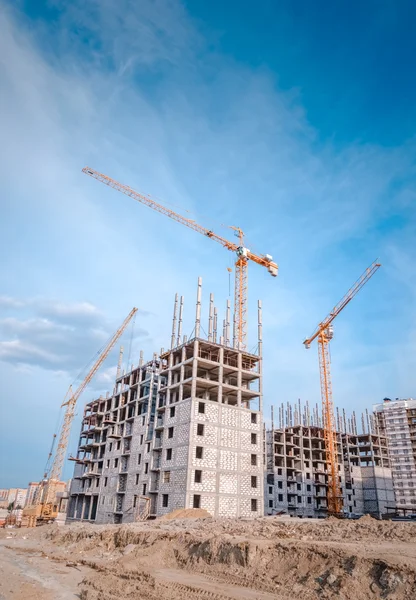 Building of houses and construction machinery — Stock Photo, Image