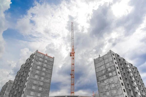 New multi-storey housing and industrial cranes — Stock Photo, Image
