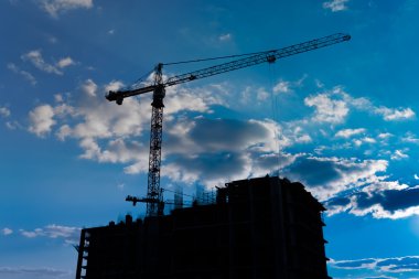 Yeni bitti evler ve Yükaldırma Vinçler