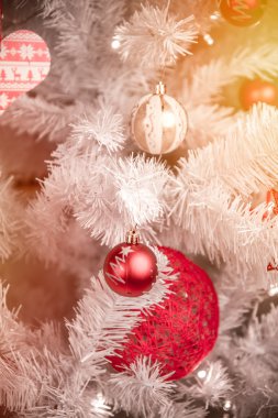 Noel ağacı süslemelerine yakın çekim