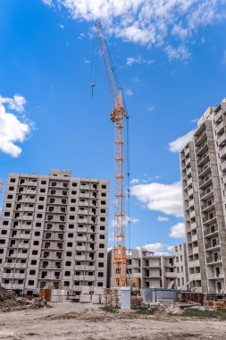 Yeni highrise binalar ve yüksek katlı vinç