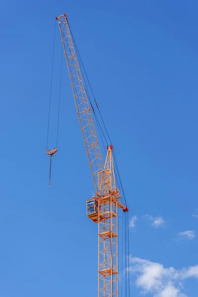 The site with cranes against blue sky — Stock Photo, Image
