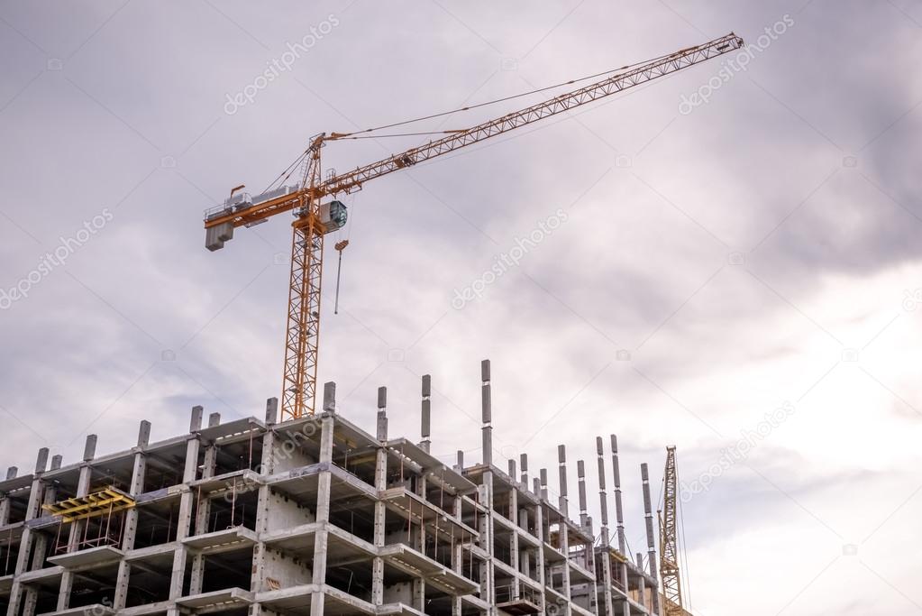 Building multi-storey houses and highrise cranes