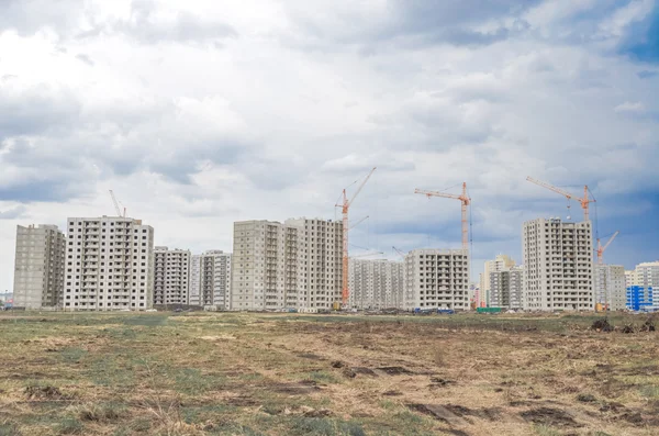 Building and industrial construction cranes — Stock Photo, Image