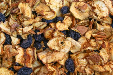 Toptan kurutulmuş meyve. Kurutulmuş elma ve erik..